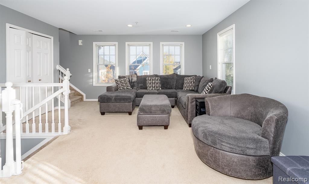 50107 Harding Street Canton, MI 48188 - Photo 3 of 27