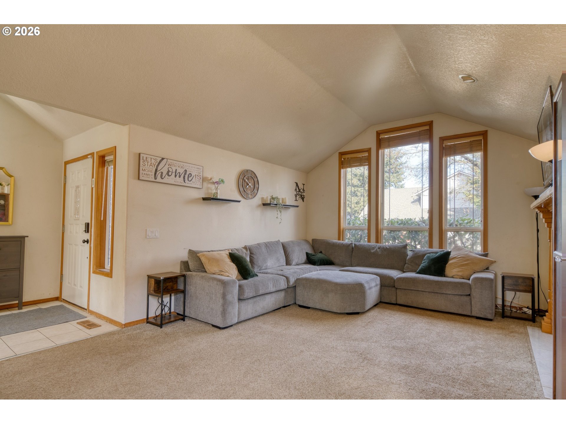 33280 Linden Street Scappoose, OR 97056 - Photo 3 of 30 Living Room/Entrance