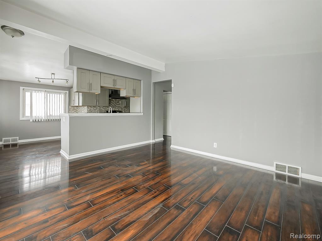 1283 Featherstone Road Pontiac, MI 48342 - Photo 4 of 34