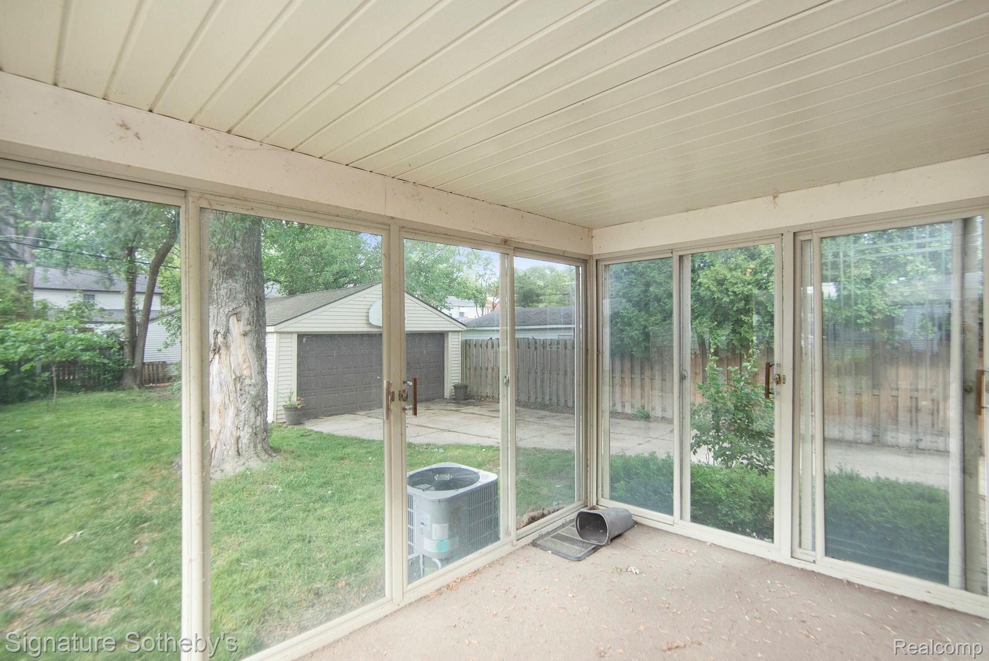 1964 Prestwick Road Grosse Pointe, MI 48236 - Photo 30 of 37 BPG_1861.jpg