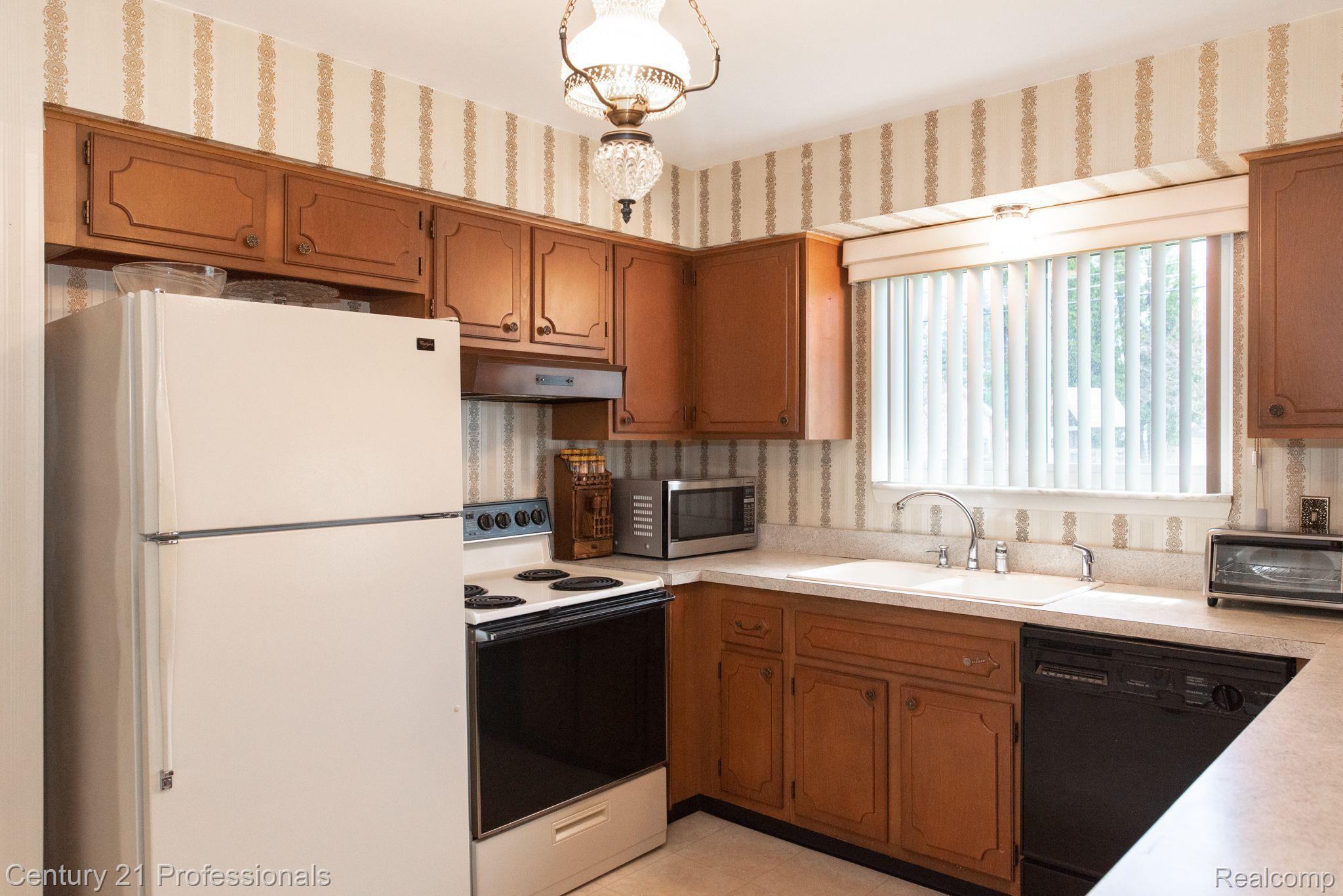 36135 Curtis Road Livonia, MI 48152 - Photo 15 of 30 Gallery Image 15