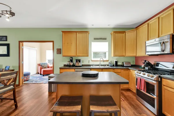 $564,900 | 511 West Acacia Drive, Saukville, WI 53024
