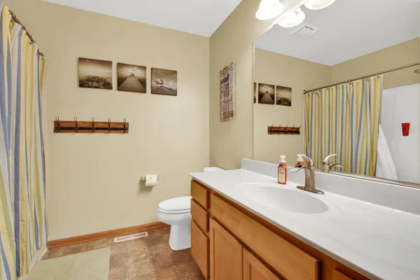 $564,900 | 511 West Acacia Drive, Saukville, WI 53024