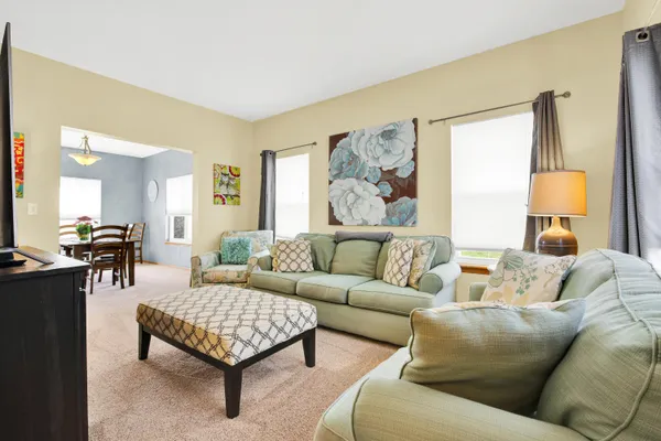 $564,900 | 511 West Acacia Drive, Saukville, WI 53024