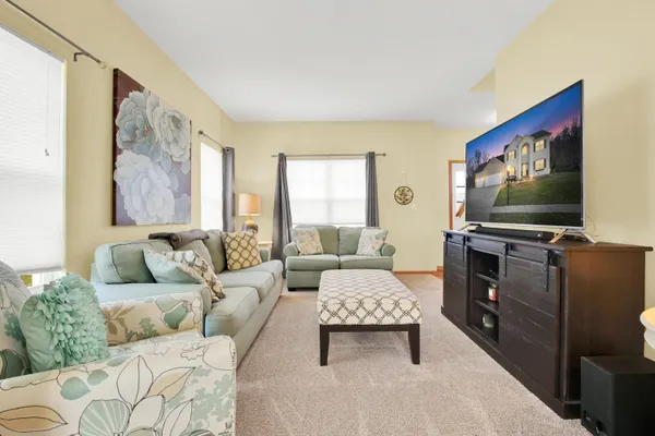 $564,900 | 511 West Acacia Drive, Saukville, WI 53024