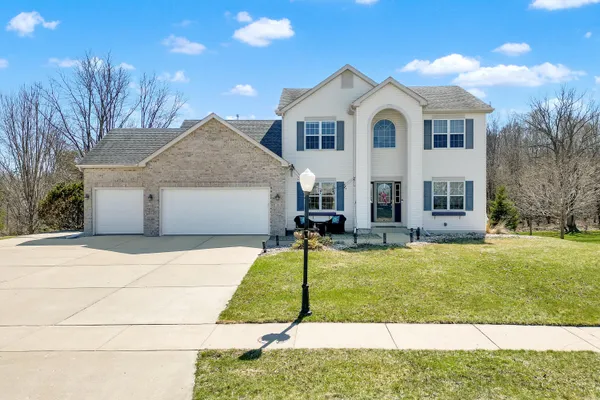 $564,900 | 511 West Acacia Drive, Saukville, WI 53024