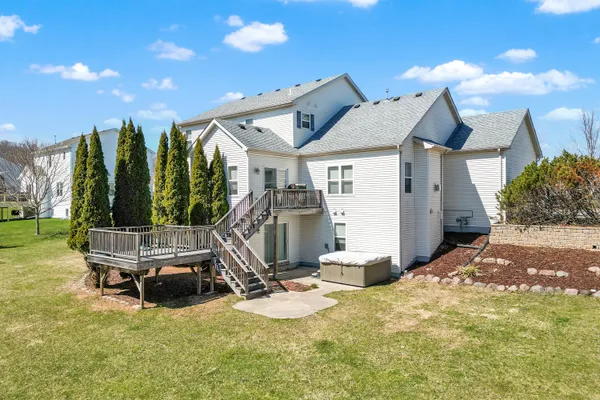 $564,900 | 511 West Acacia Drive, Saukville, WI 53024