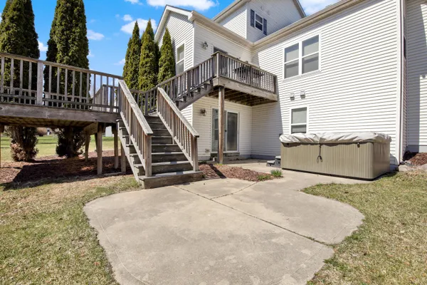 $564,900 | 511 West Acacia Drive, Saukville, WI 53024