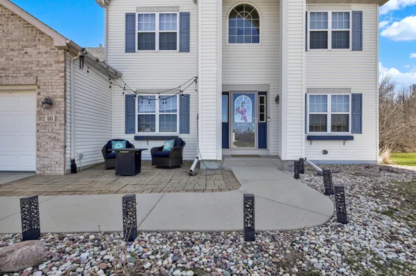 $564,900 | 511 West Acacia Drive, Saukville, WI 53024