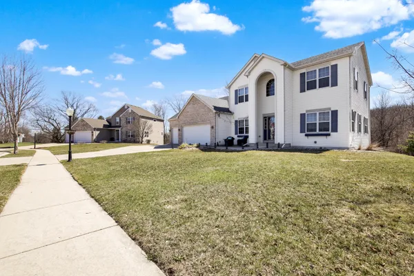 $564,900 | 511 West Acacia Drive, Saukville, WI 53024