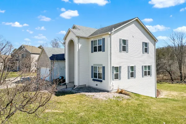 $564,900 | 511 West Acacia Drive, Saukville, WI 53024