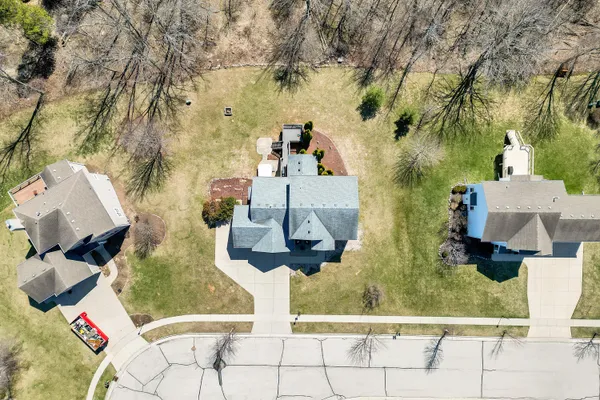 $564,900 | 511 West Acacia Drive, Saukville, WI 53024