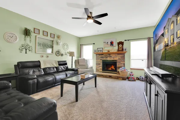 $564,900 | 511 West Acacia Drive, Saukville, WI 53024