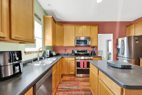 $564,900 | 511 West Acacia Drive, Saukville, WI 53024