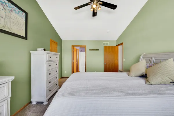 $564,900 | 511 West Acacia Drive, Saukville, WI 53024