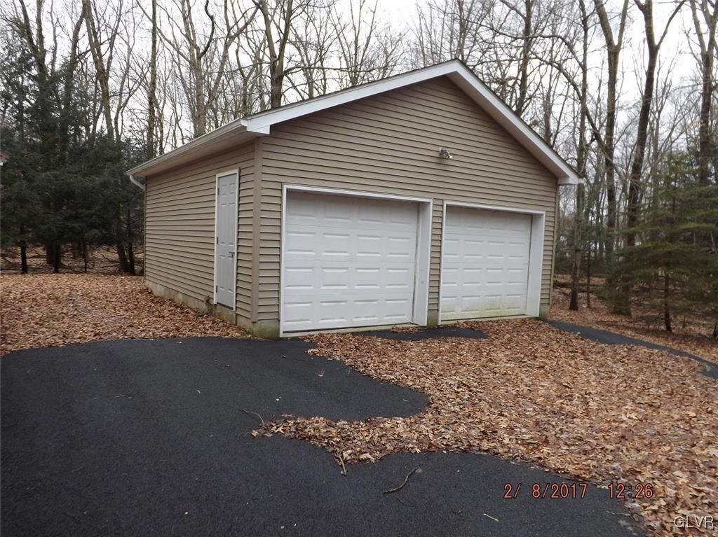11 Pinetree Road Albrightsville, PA 18210 - Photo 3 of 10 Gallery Image 3