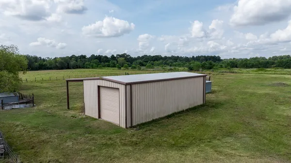 a view of back yard of the house