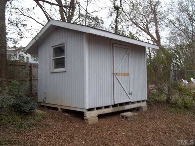 713 Georgetown Road Raleigh, NC 27608 - Photo 3 of 8 a backyard of a house