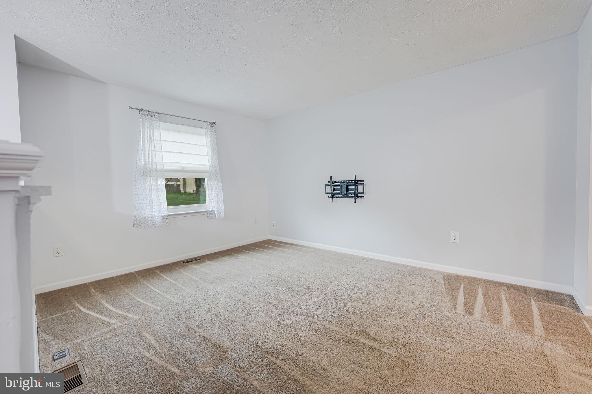 205 Choptank Road Stafford, VA 22556 - Photo 3 of 32 Living Room