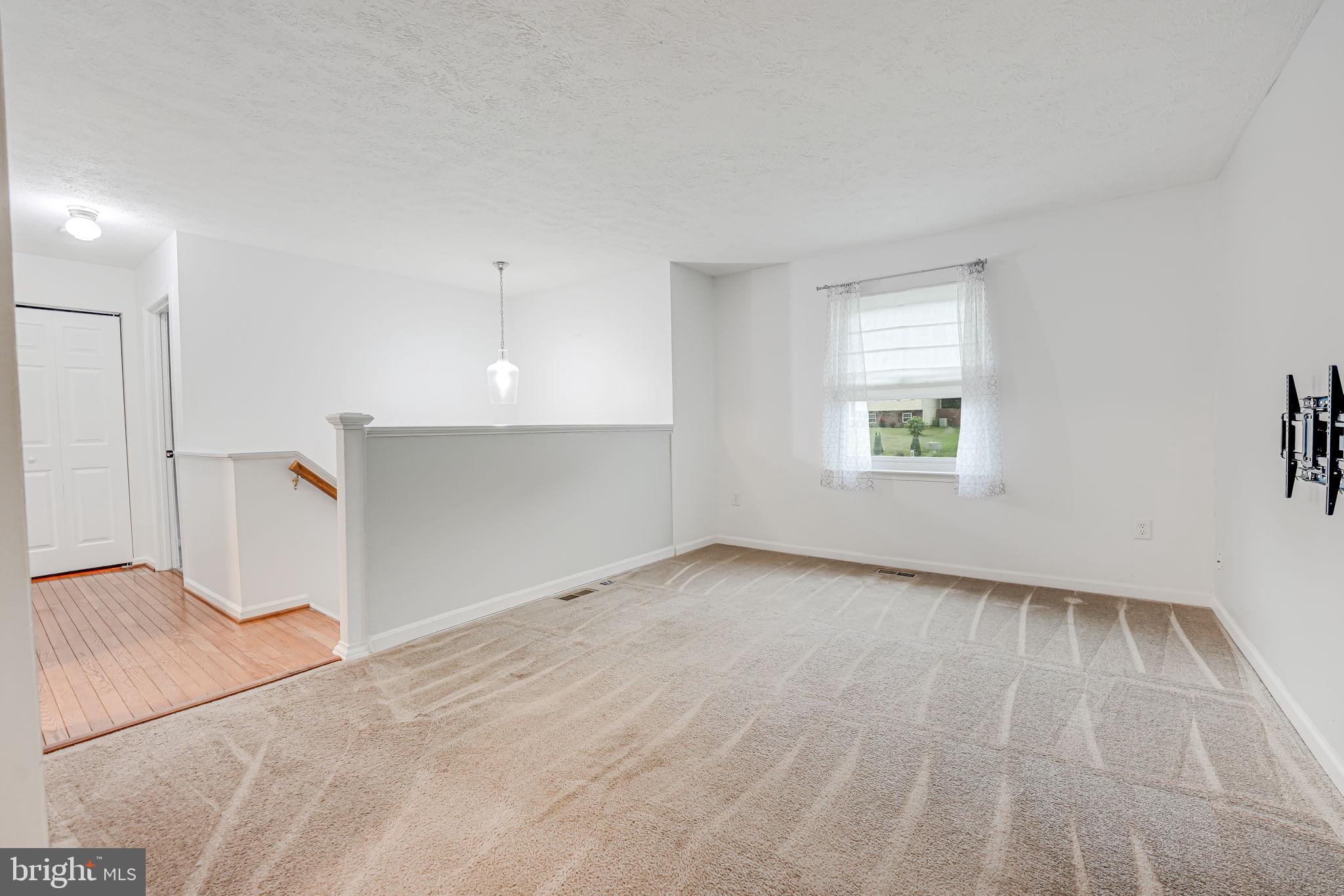 205 Choptank Road Stafford, VA 22556 - Photo 5 of 32 Living Room