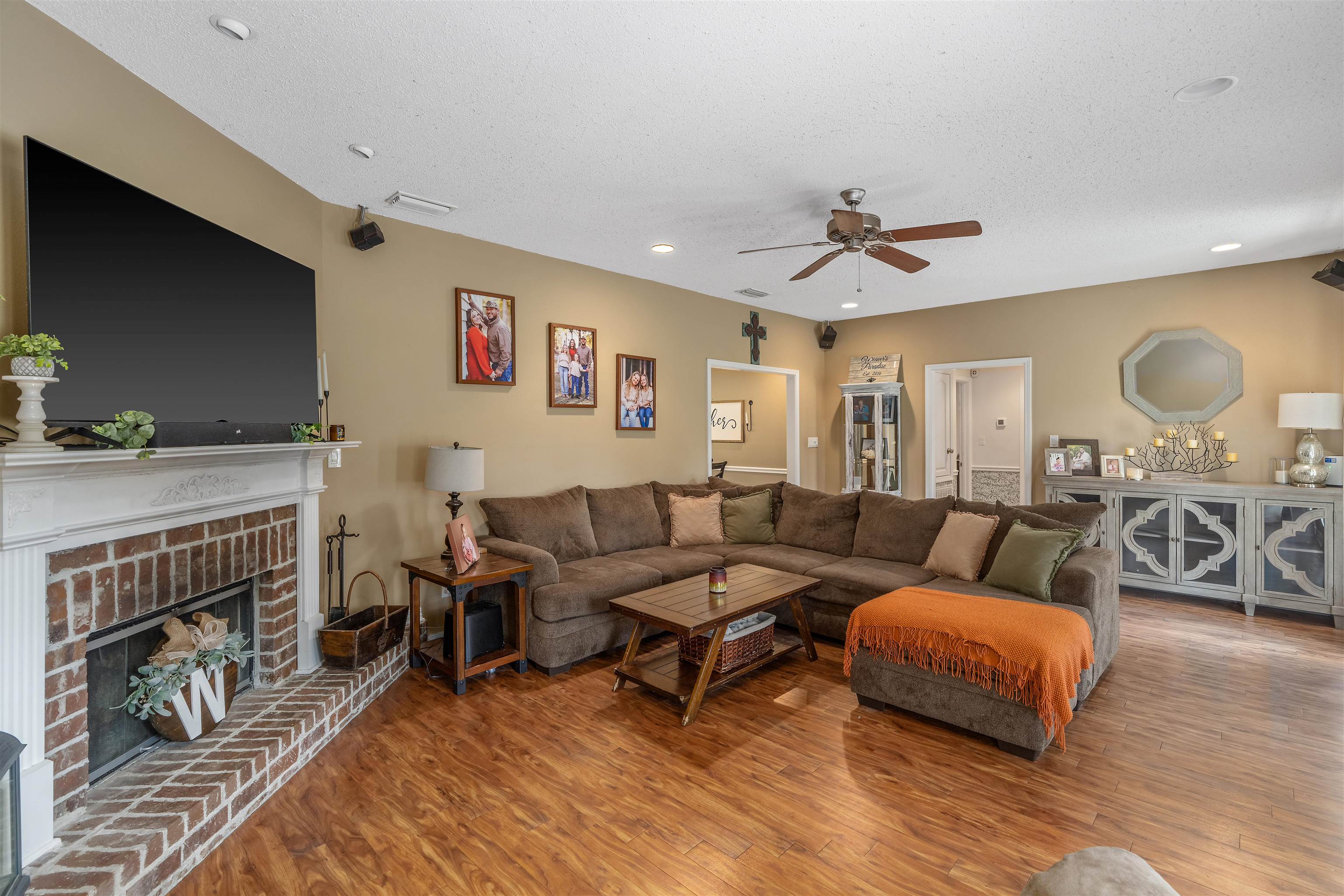 34711 Pond Road Stapleton, AL 36578 - Photo 9 of 38 Living Room