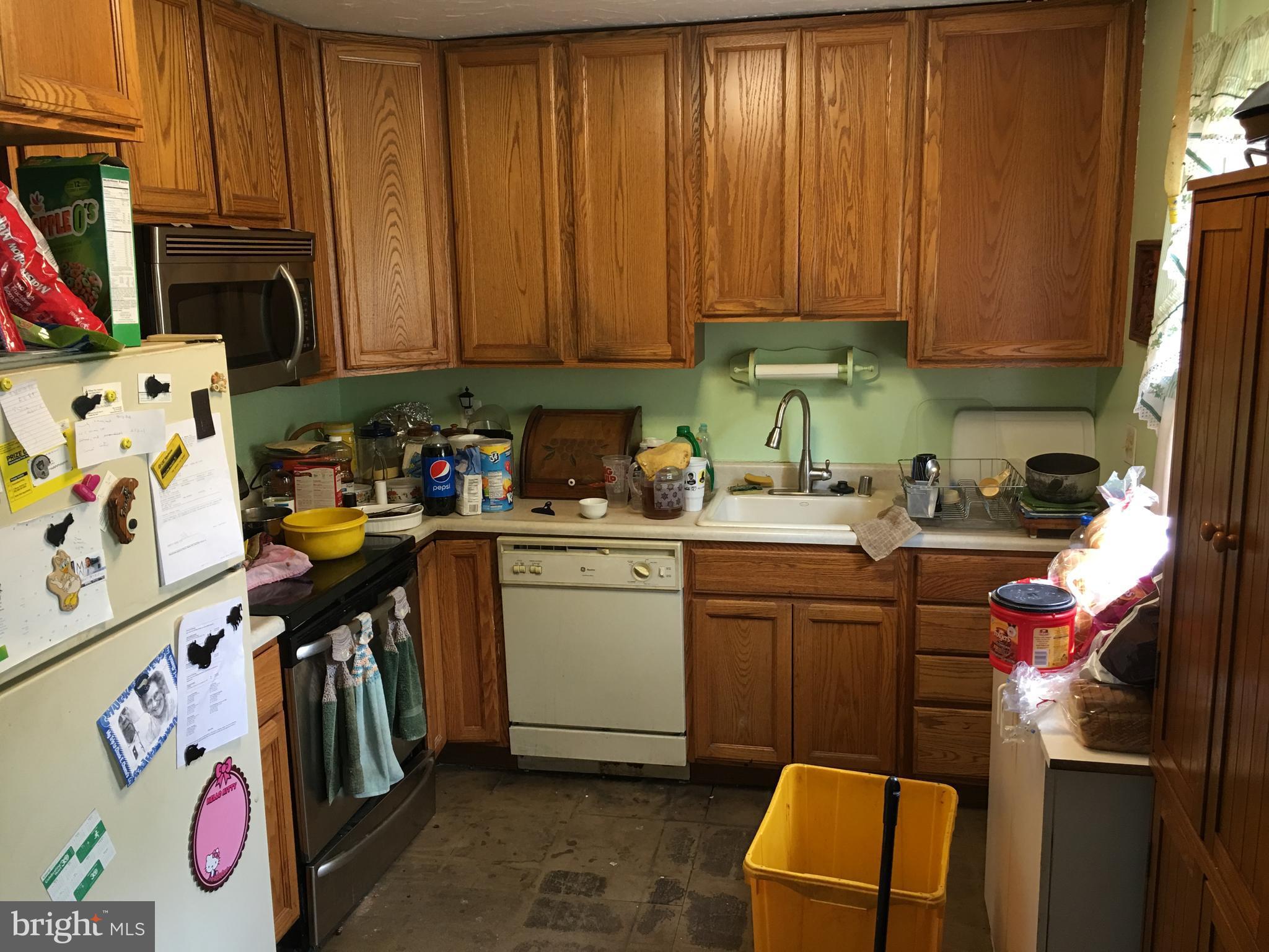 8425 Snowden Oaks Place Laurel, MD 20708 - Photo 2 of 10 Kitchen