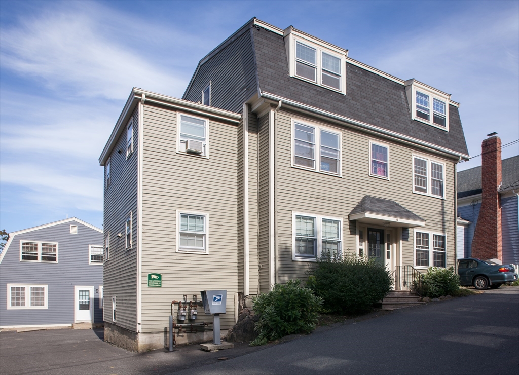 9 Hillside Avenue, Unit 3 Marblehead, MA 01945 - Photo 1 of 3