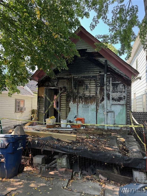 431 Normal Avenue Buffalo, NY 14213 - Photo 28 of 29 Back of the house. Please obey caution tape