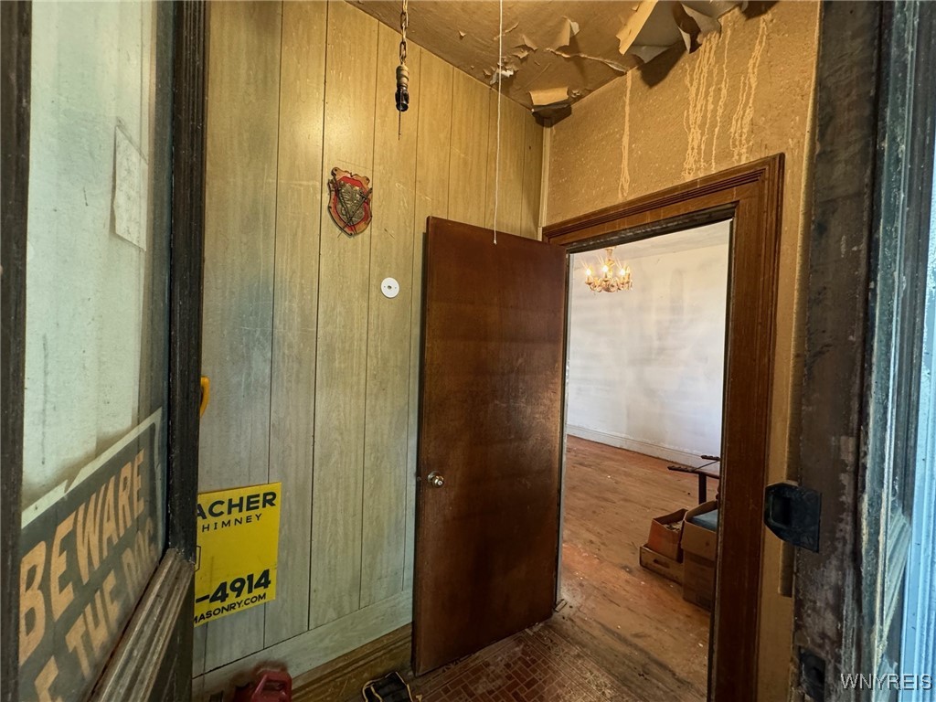 431 Normal Avenue Buffalo, NY 14213 - Photo 5 of 29 Entrance