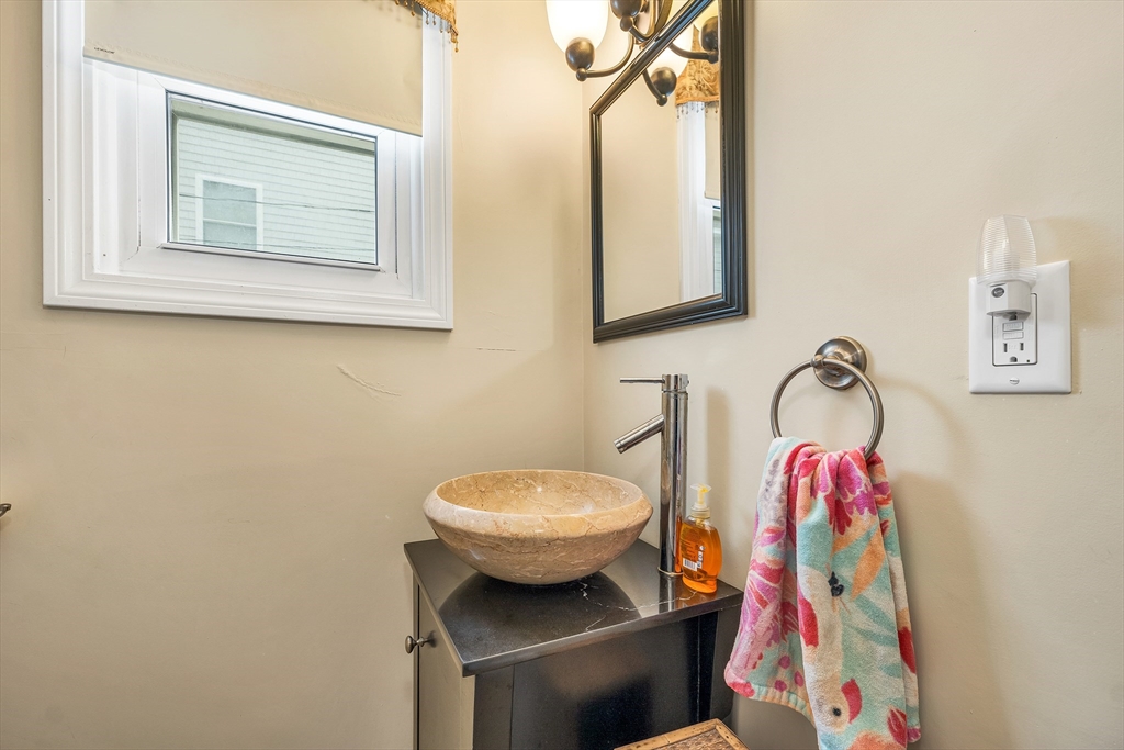 10 Liberty Street Salisbury, MA 01952 - Photo 19 of 34