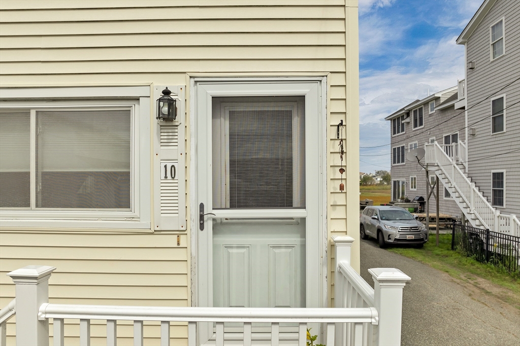 10 Liberty Street Salisbury, MA 01952 - Photo 4 of 34