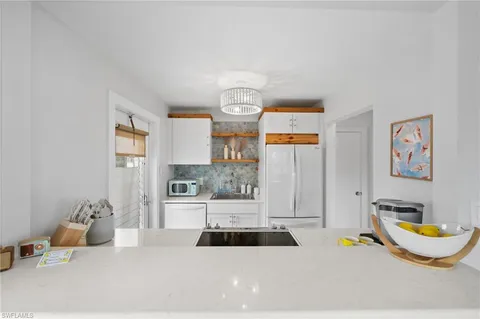 $495,000 | 1550 Gulf Shore Boulevard North, Unit E2, Naples, FL 34102