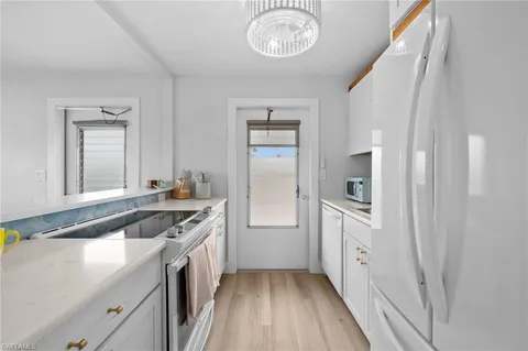 $495,000 | 1550 Gulf Shore Boulevard North, Unit E2, Naples, FL 34102
