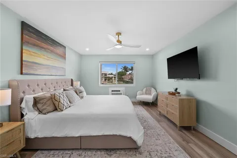 $495,000 | 1550 Gulf Shore Boulevard North, Unit E2, Naples, FL 34102