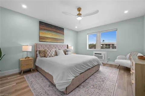$495,000 | 1550 Gulf Shore Boulevard North, Unit E2, Naples, FL 34102