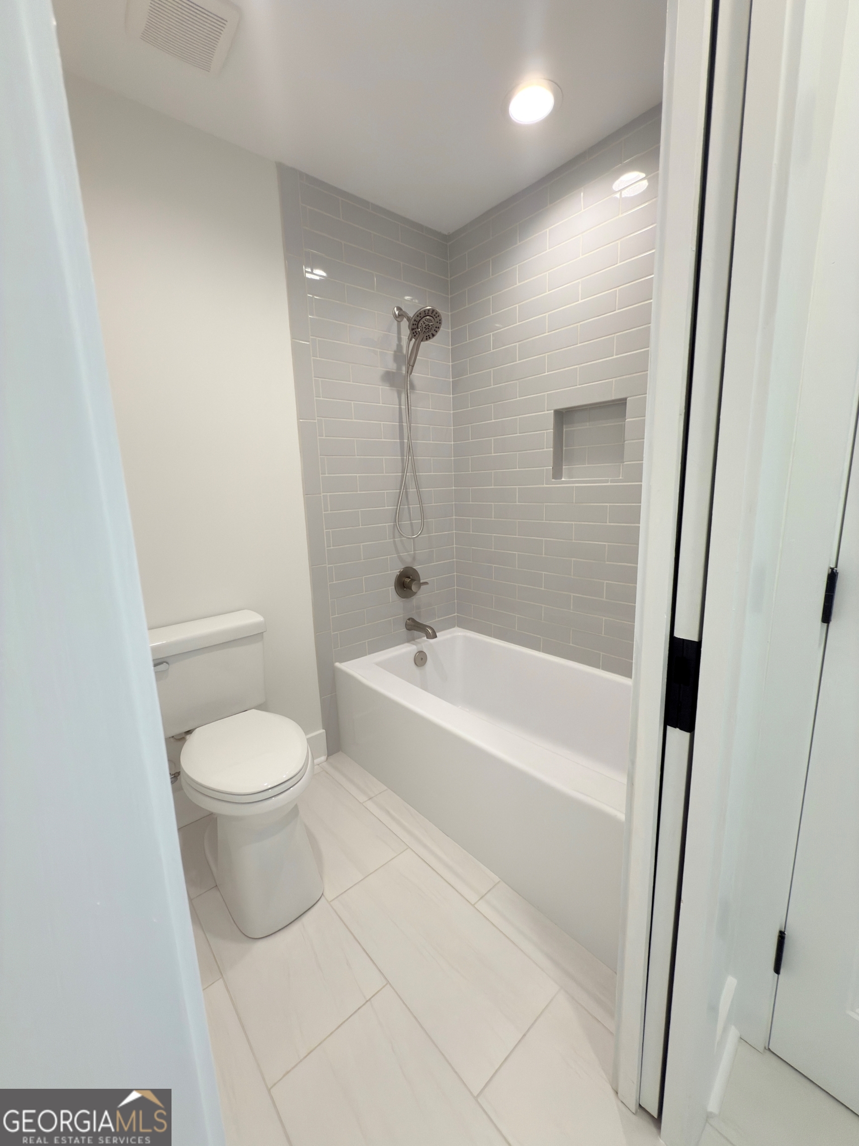 227 Morgan Farm Road Leesburg, GA 31763 - Photo 31 of 33 a bathroom with a bathtub and toilet