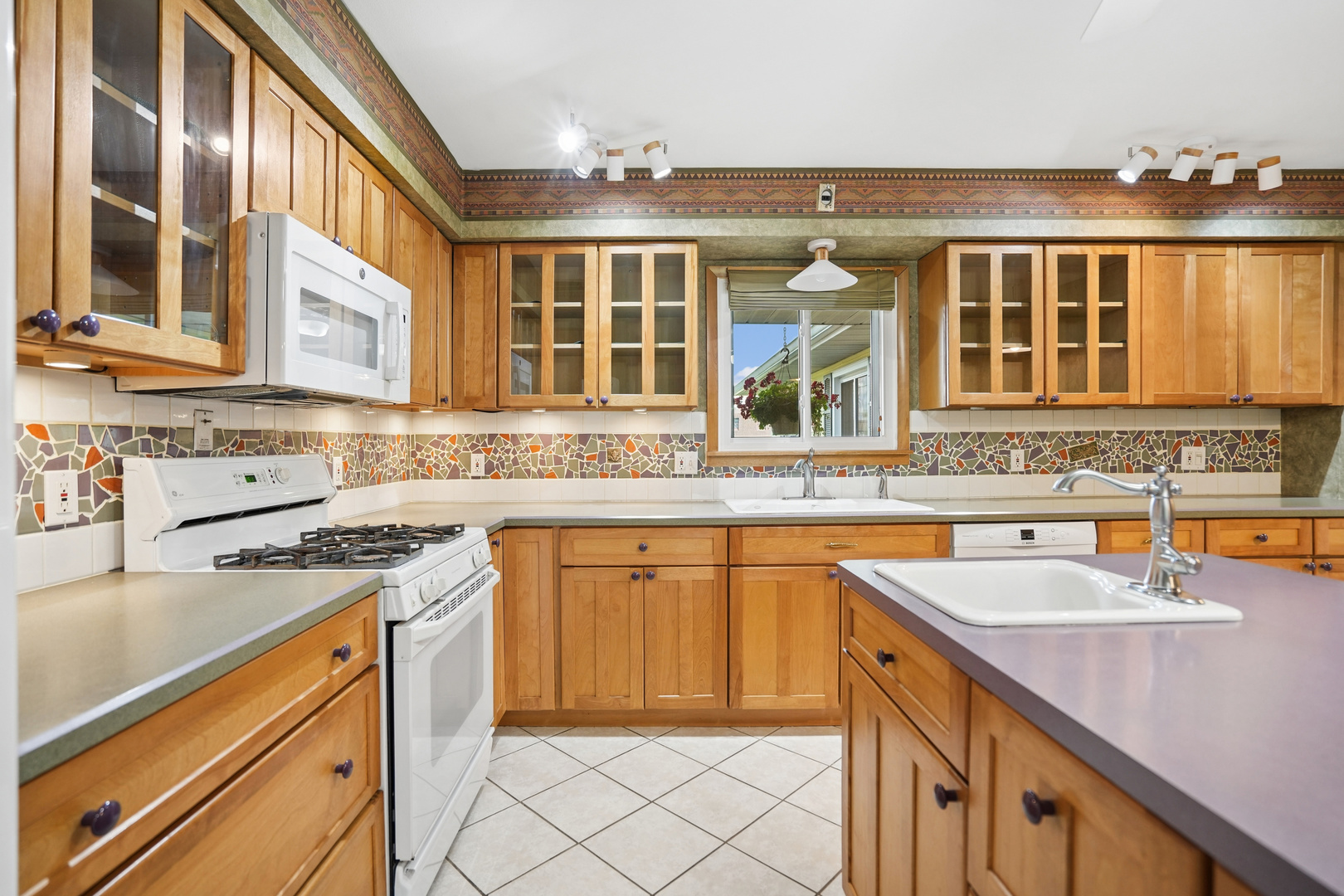 8512 Ridgewood Road Rock Island, IL 61201 - Photo 5 of 38