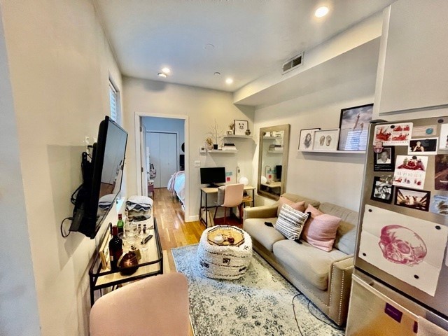 419 Hanover Street, Unit 3 Boston, MA 02113 - Photo 4 of 13
