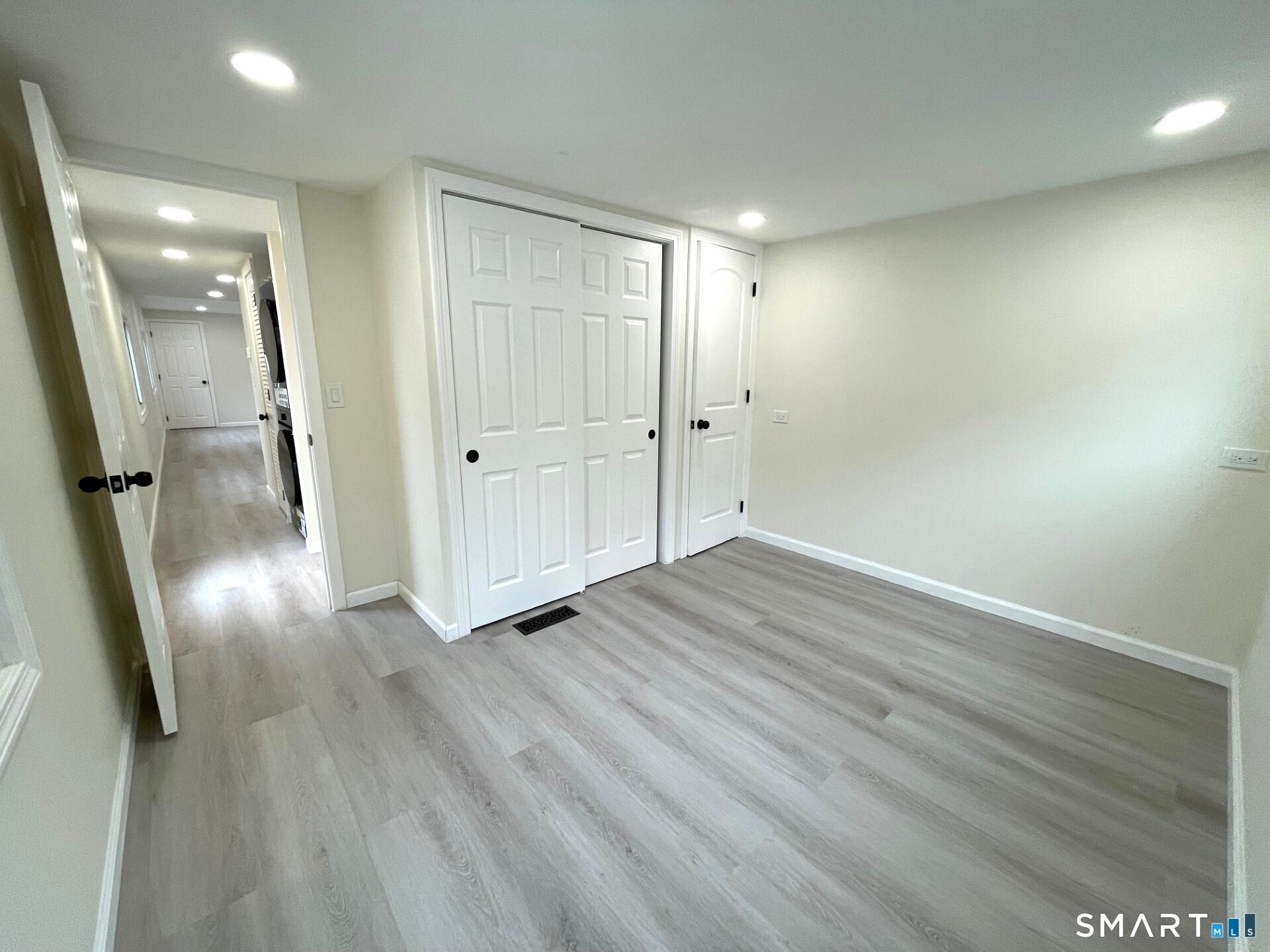 1042 Poquonnock Road Groton, CT 06340 - Photo 5 of 20