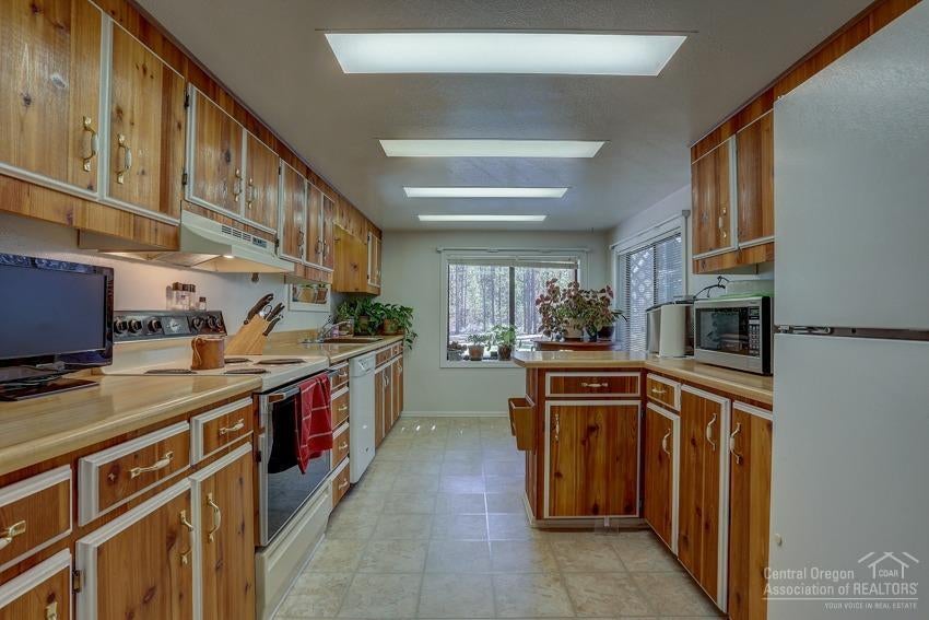 16897 Indigo Road Bend, OR 97707 - Photo 7 of 25 Gallery Image 7