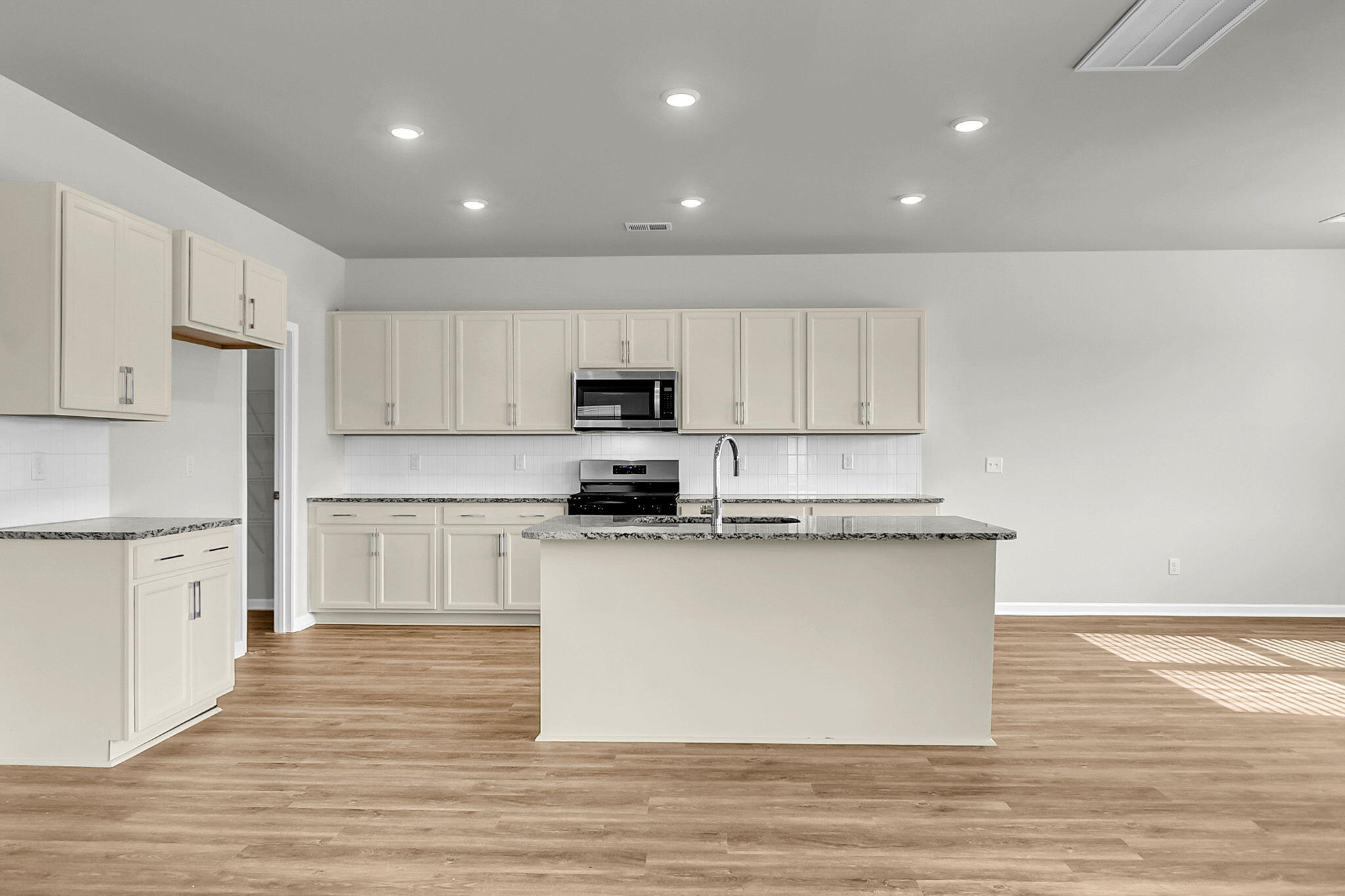 322 Clipper Court Summerville, SC 29486 - Photo 12 of 41 KITCHEN