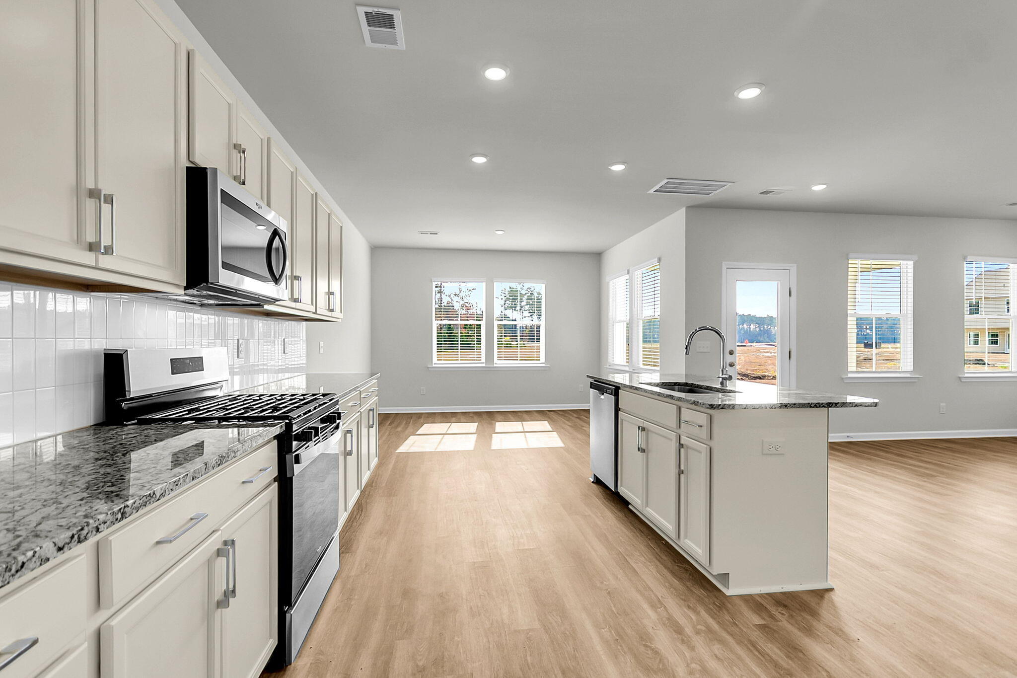 322 Clipper Court Summerville, SC 29486 - Photo 14 of 41 KITCHEN