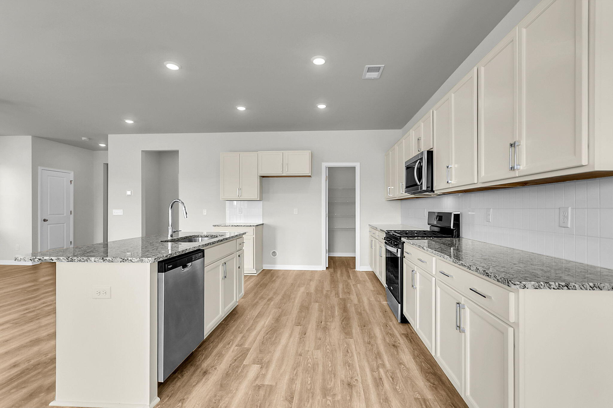 322 Clipper Court Summerville, SC 29486 - Photo 15 of 41 KITCHEN