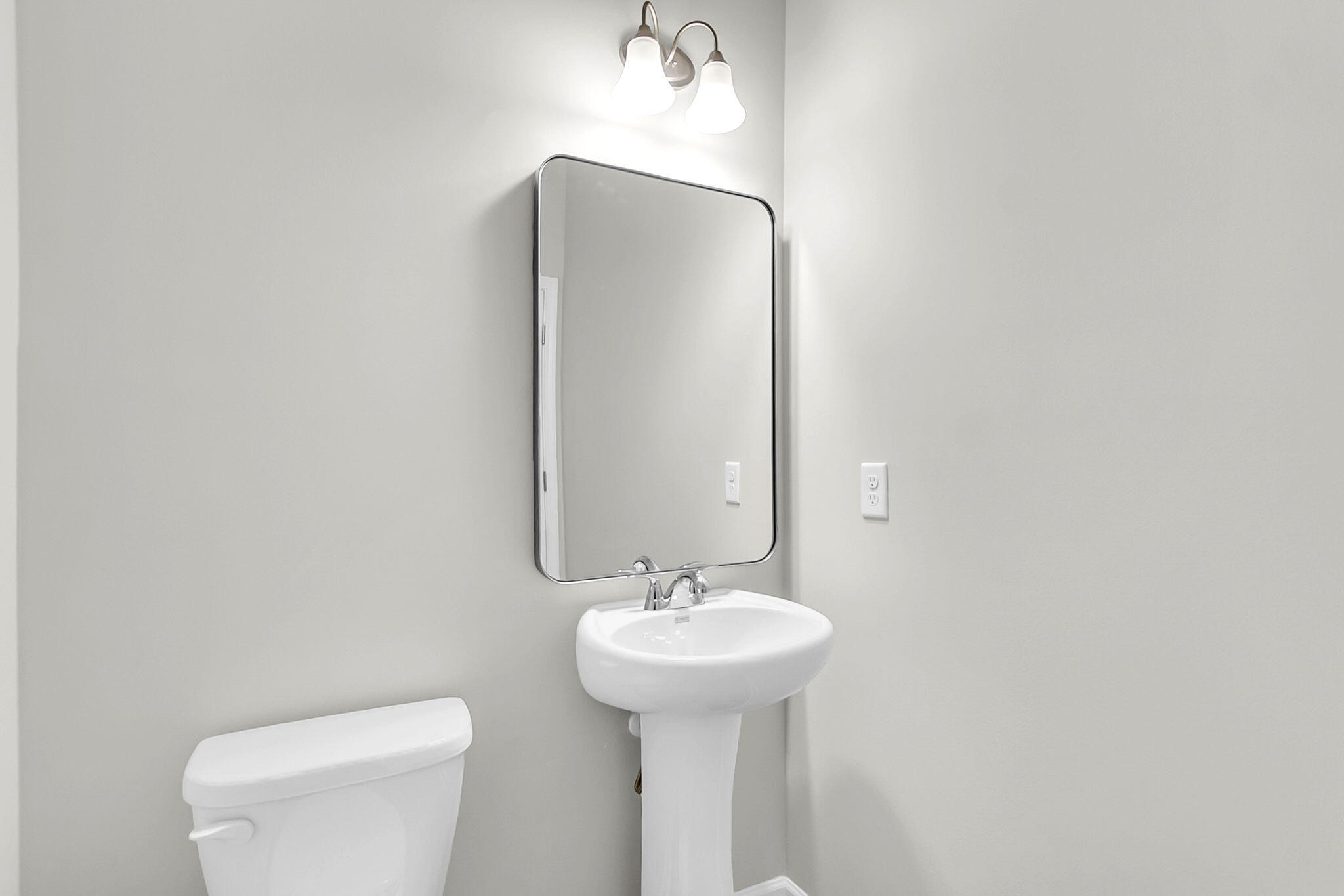 322 Clipper Court Summerville, SC 29486 - Photo 19 of 41 POWDER ROOM