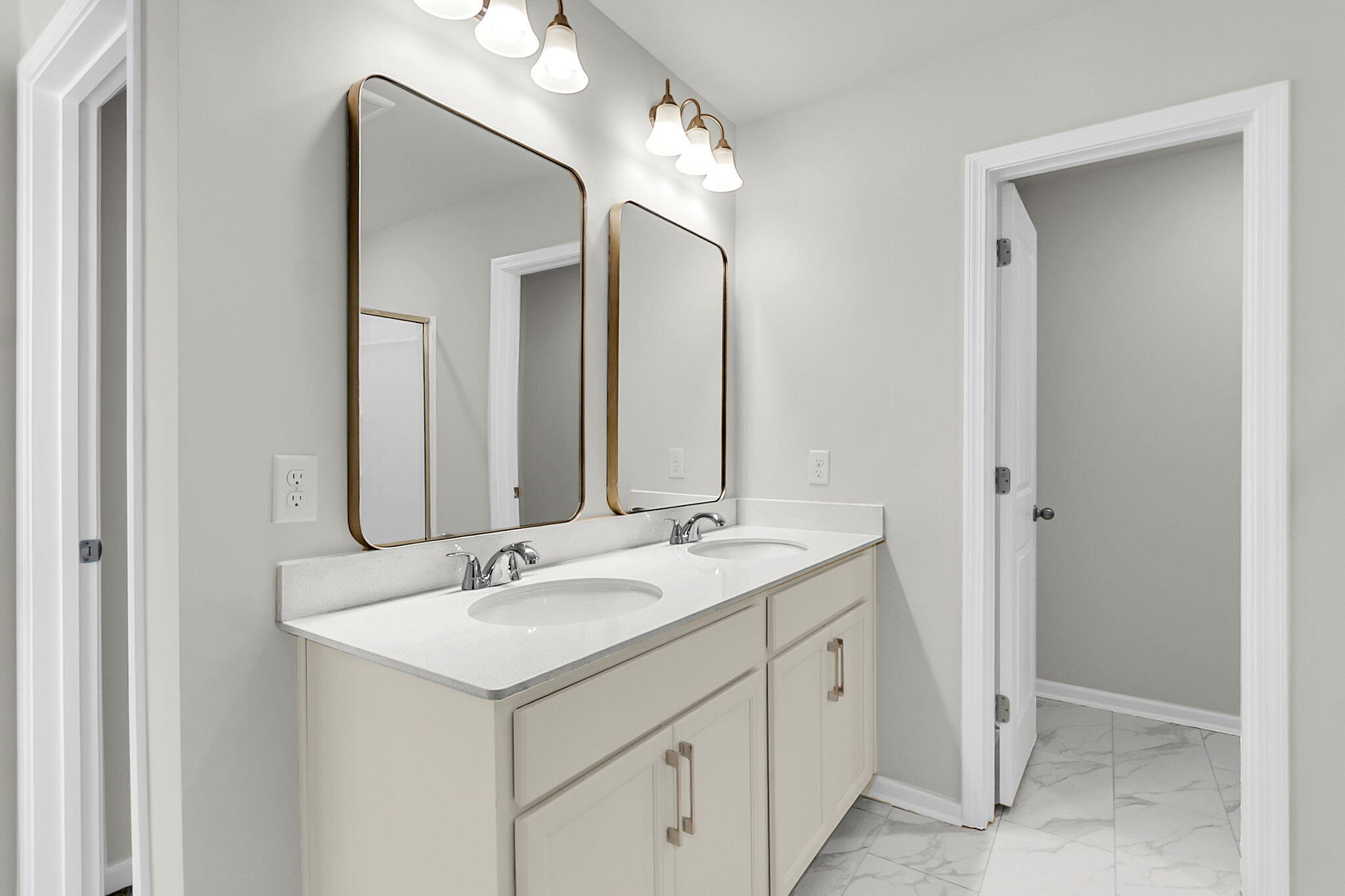 322 Clipper Court Summerville, SC 29486 - Photo 34 of 41 PRIMARY BATHROOM