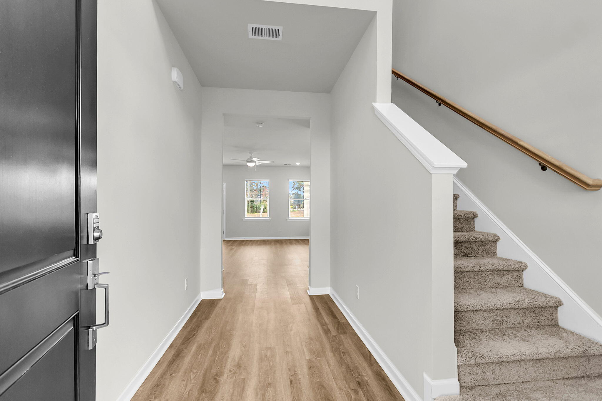 322 Clipper Court Summerville, SC 29486 - Photo 5 of 41 FOYER