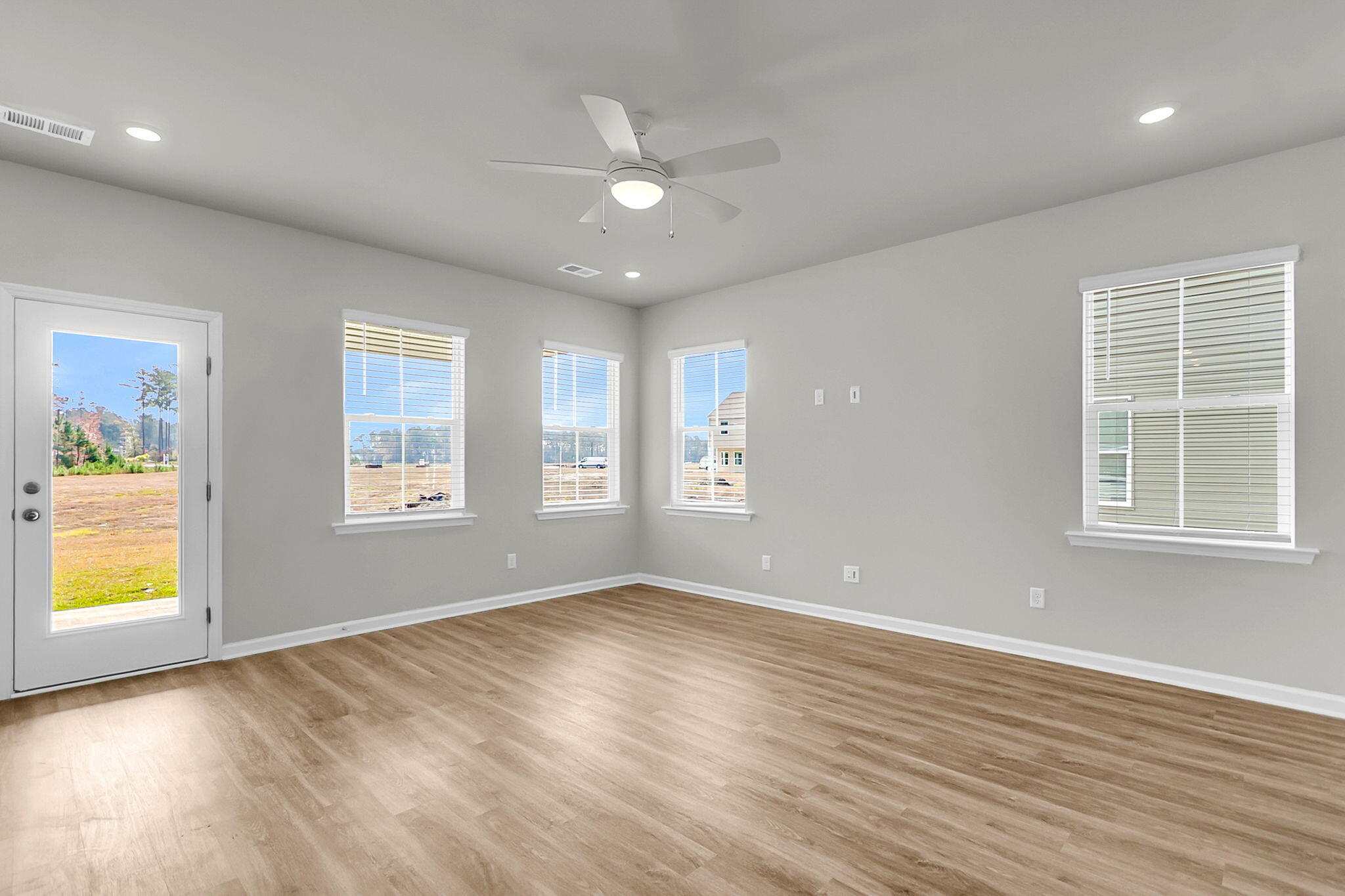 322 Clipper Court Summerville, SC 29486 - Photo 9 of 41 GREAT ROOM