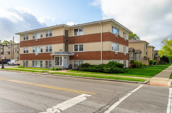 $152,900 | 7347 West Diversey Avenue, Unit 7, Elmwood Park, IL 60707
