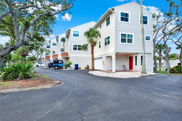 $4,485,000 | 812 East Gulf Boulevard, Indian Rocks Beach, FL 33785