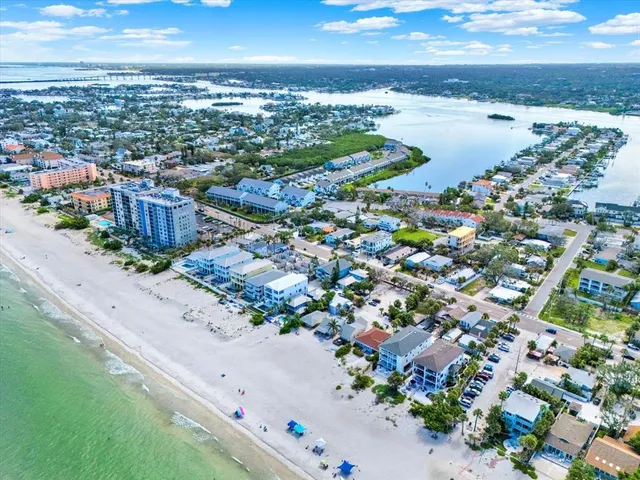 $4,485,000 | 812 East Gulf Boulevard, Indian Rocks Beach, FL 33785